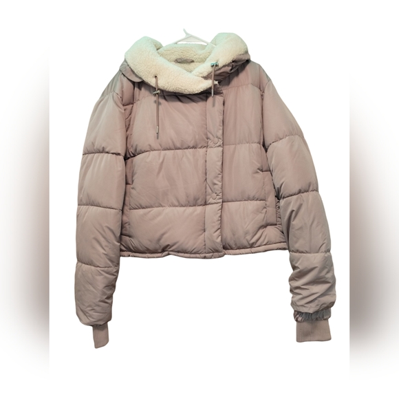 NWT Urban Outfitters Pink Puffer size large - Picture 6 of 11